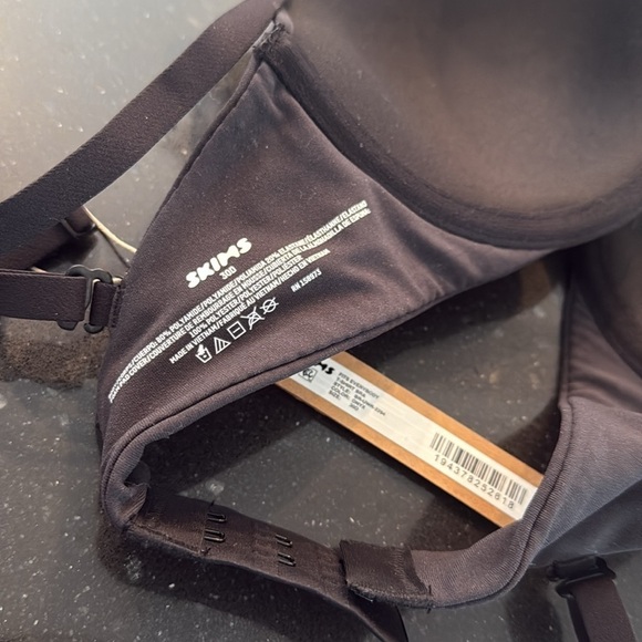 NWT Skims Fits Everybody T-Shirt Bra SZ 30D - Picture 3 of 5